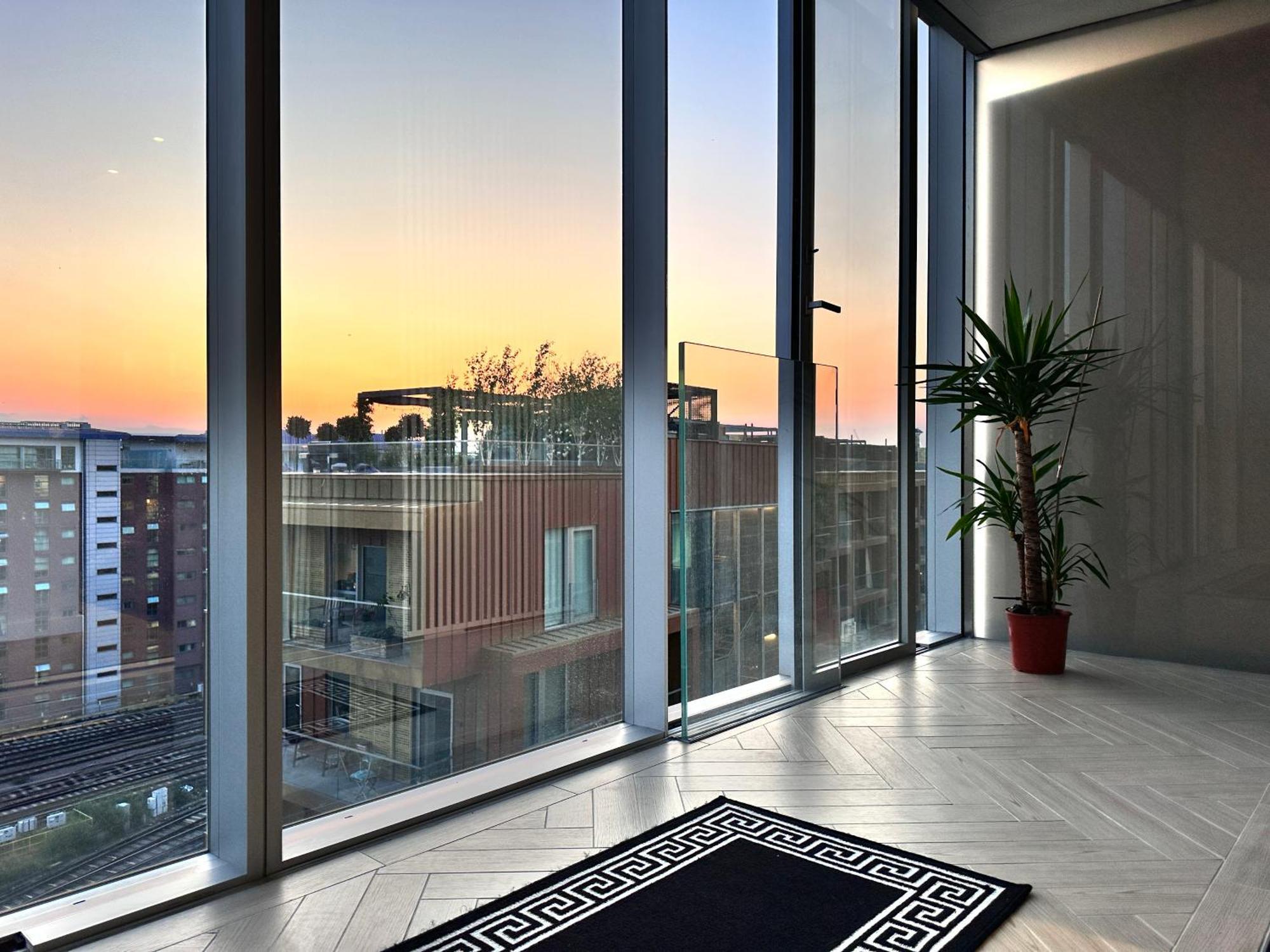 Battersea Power Station - Winter Garden Balcony & 1Gb Wifi - Luxurylondonstays מראה חיצוני תמונה